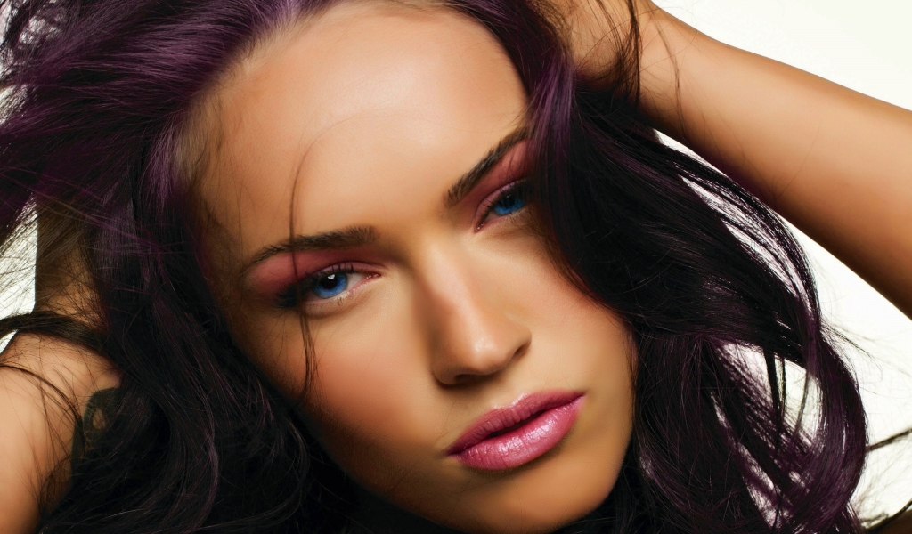 Purple Megan Fox for 1024 x 600 widescreen resolution