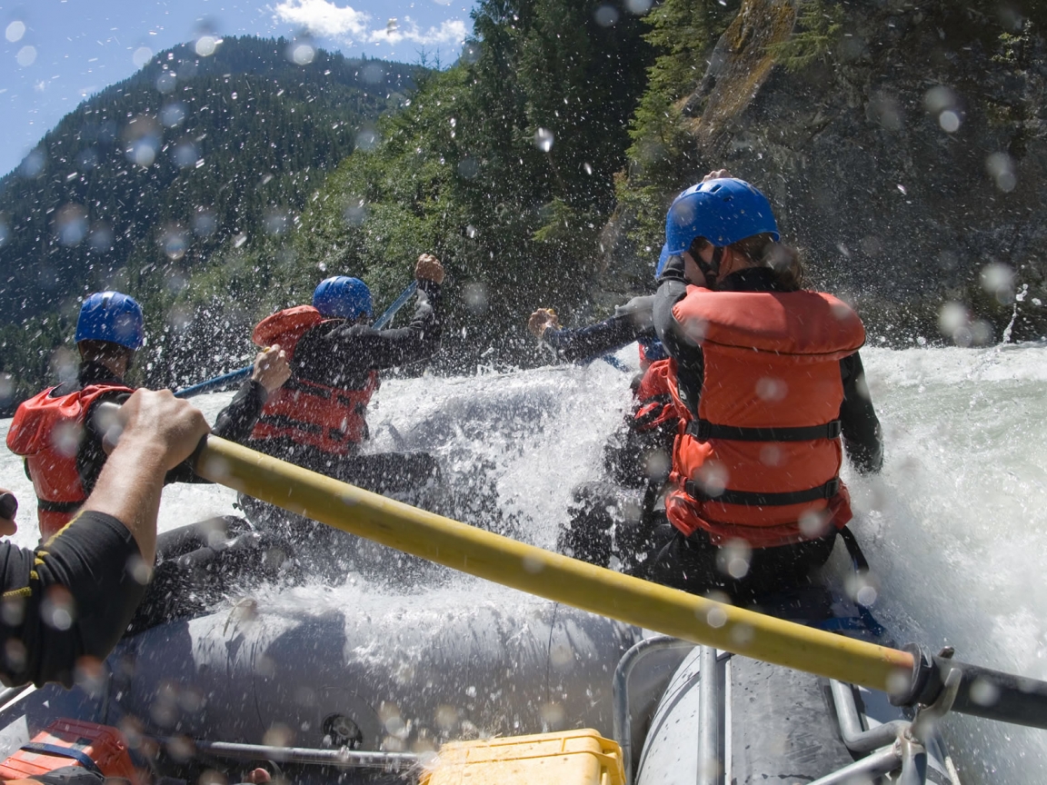 Rafting team for 1152 x 864 resolution
