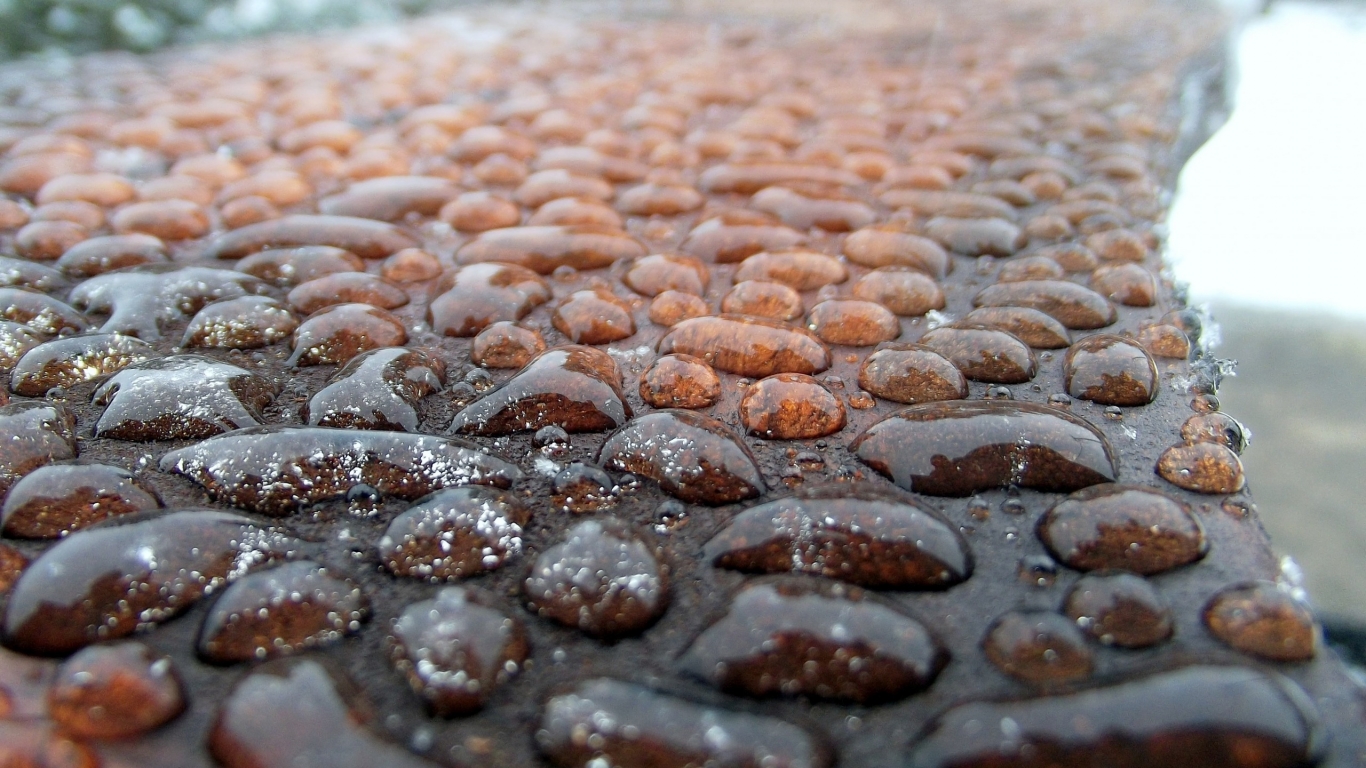 Rain Water Droplets for 1366 x 768 HDTV resolution