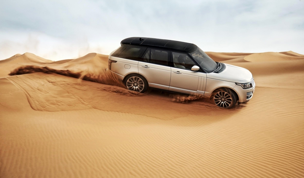 Range Rover in the Desert for 1024 x 600 widescreen resolution
