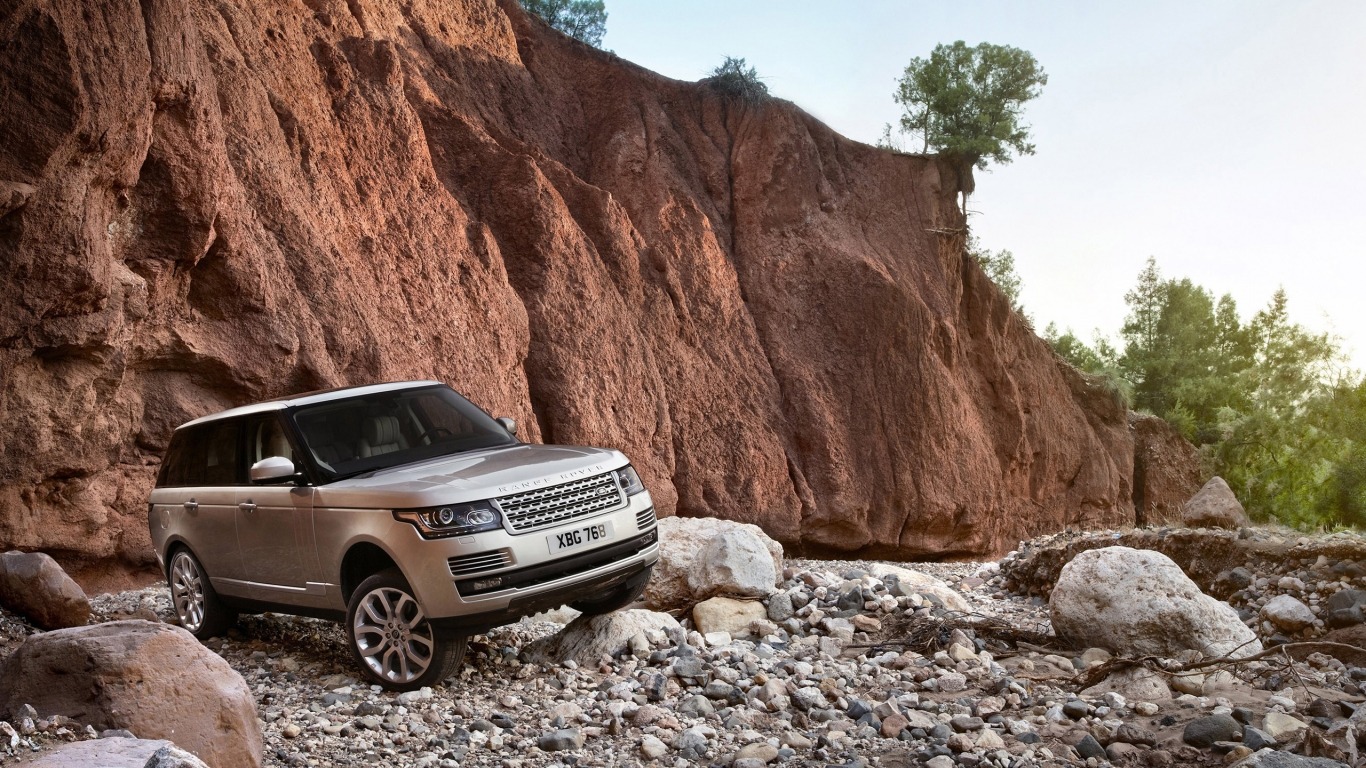 Range Rover on the Rocks for 1366 x 768 HDTV resolution