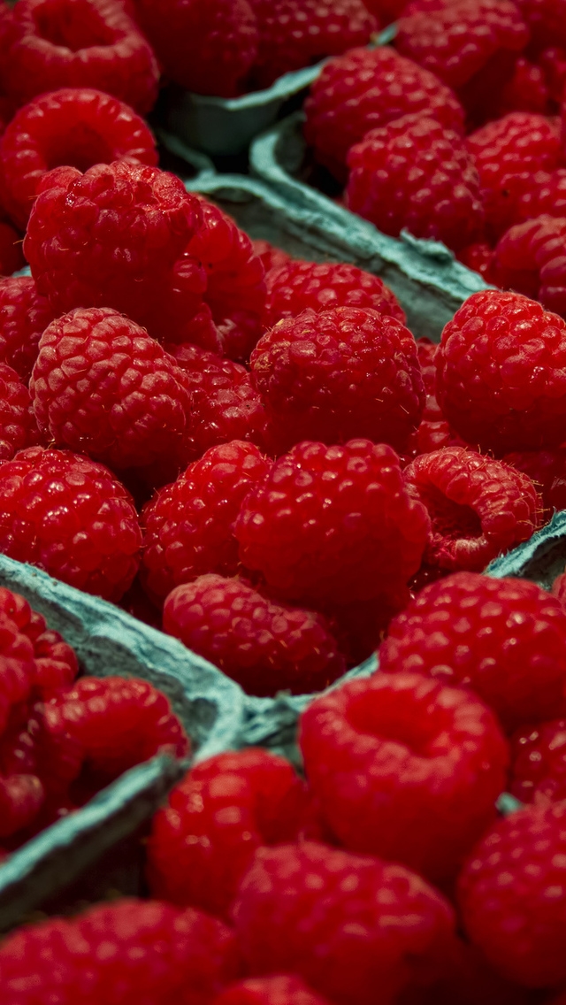 Raspberries  for 640 x 1136 iPhone 5 resolution