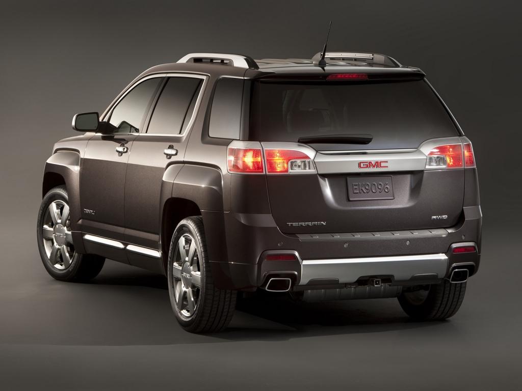 Rear of GMC Terrain Denali for 1024 x 768 resolution