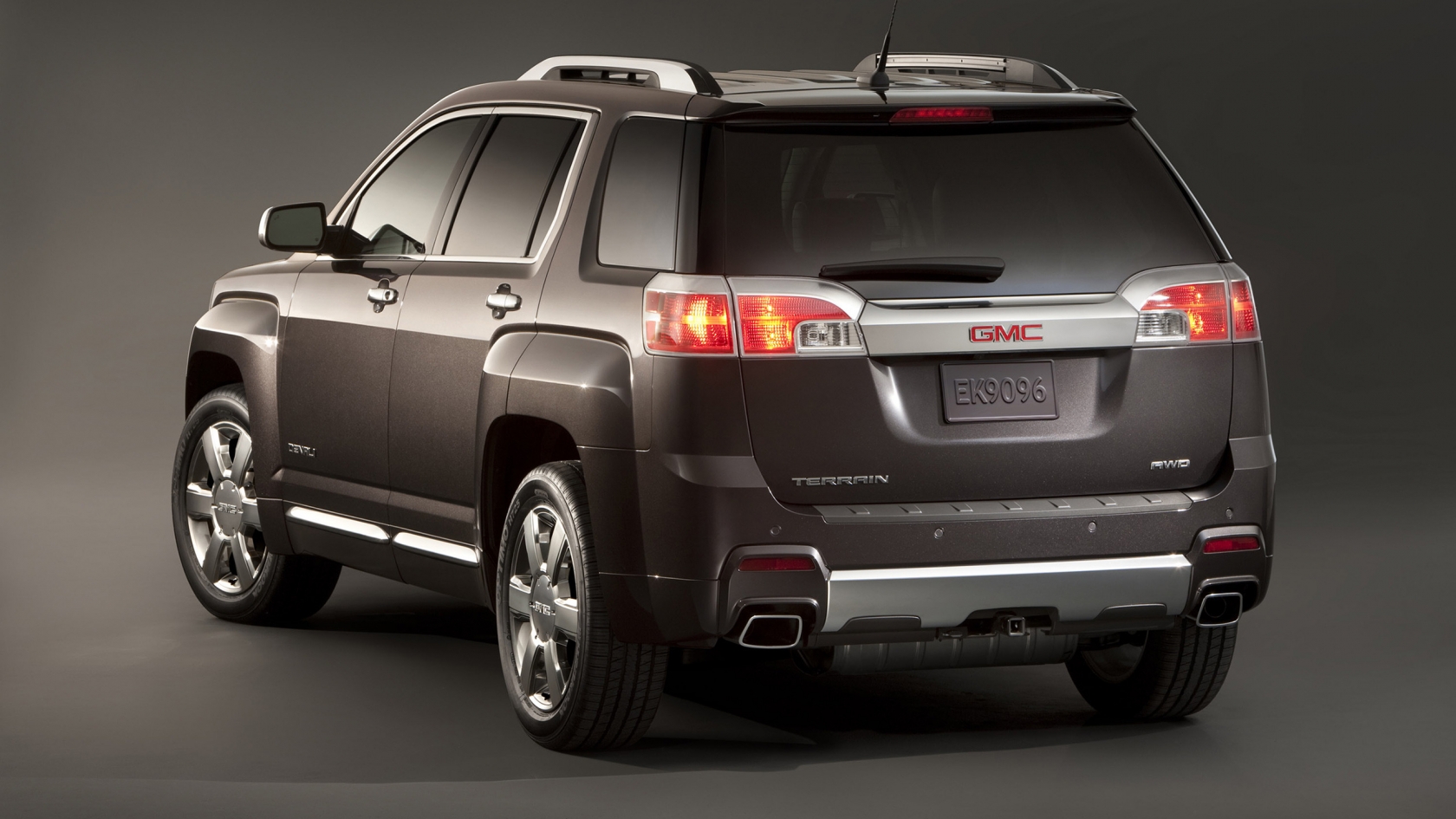 Rear of GMC Terrain Denali for 1680 x 945 HDTV resolution