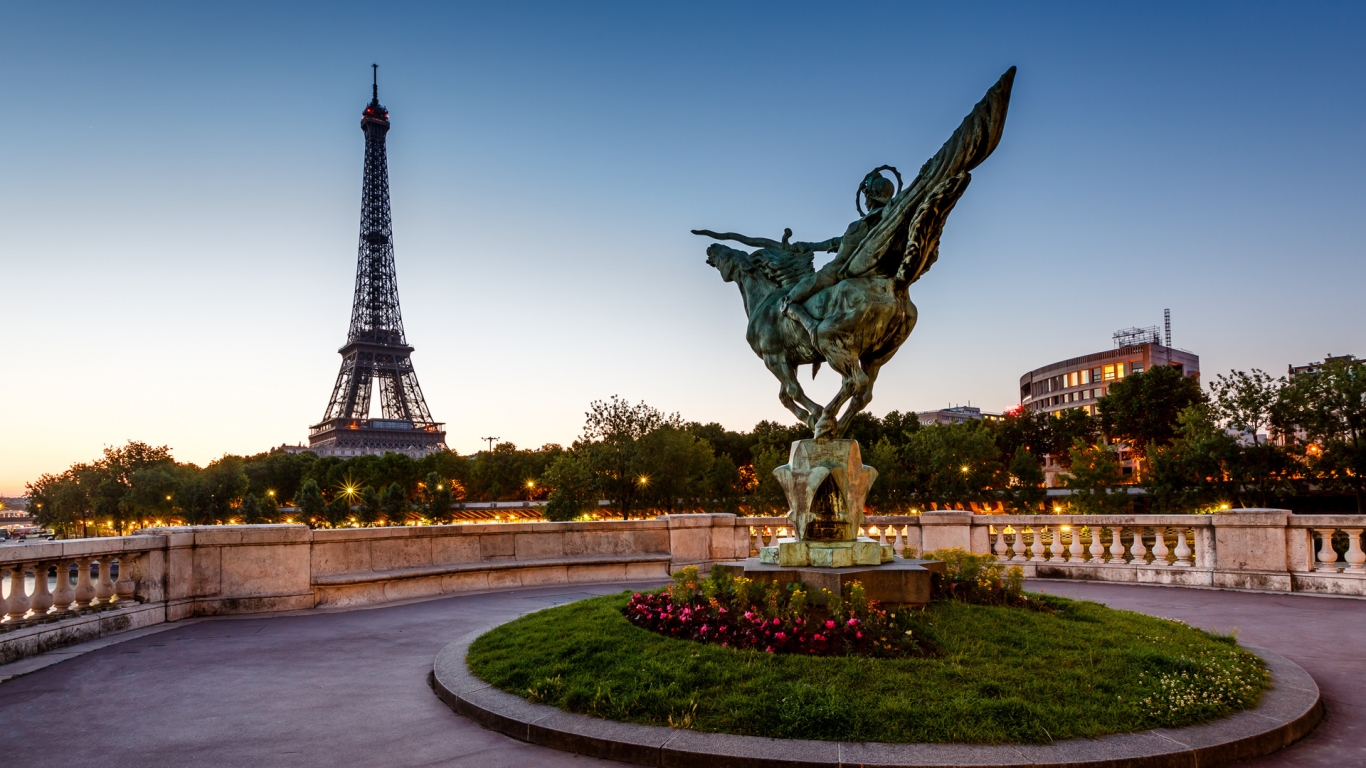 Reborn Statue France for 1366 x 768 HDTV resolution