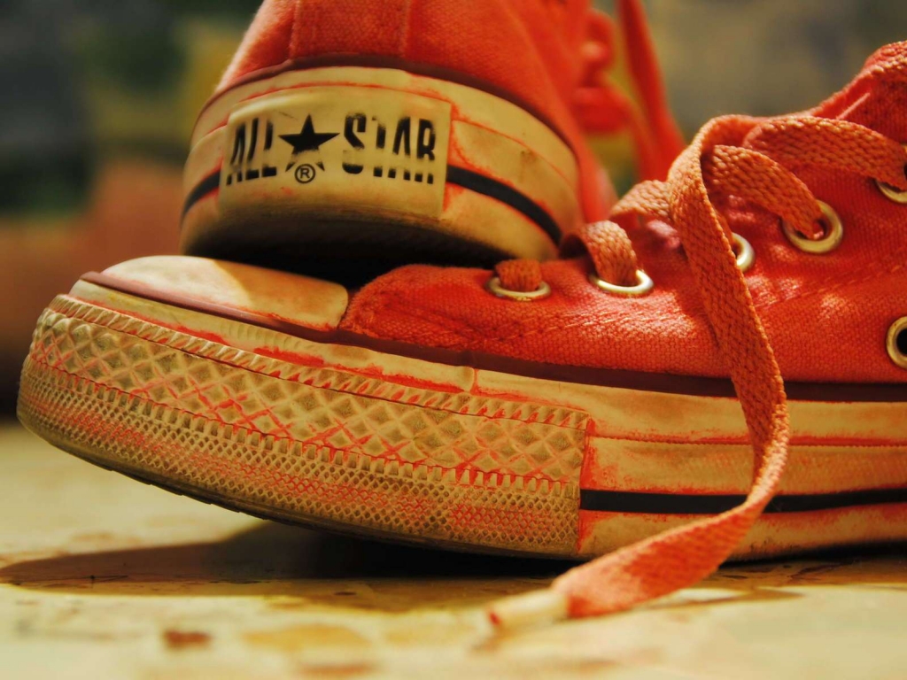 Red All Stars Tennis Shoes for 1024 x 768 resolution