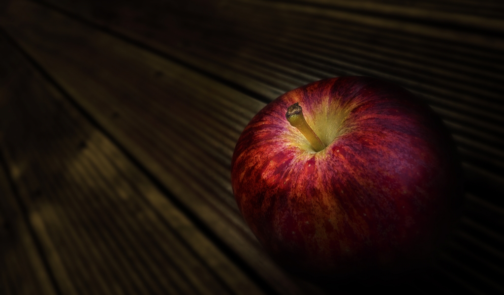 Red Apple for 1024 x 600 widescreen resolution