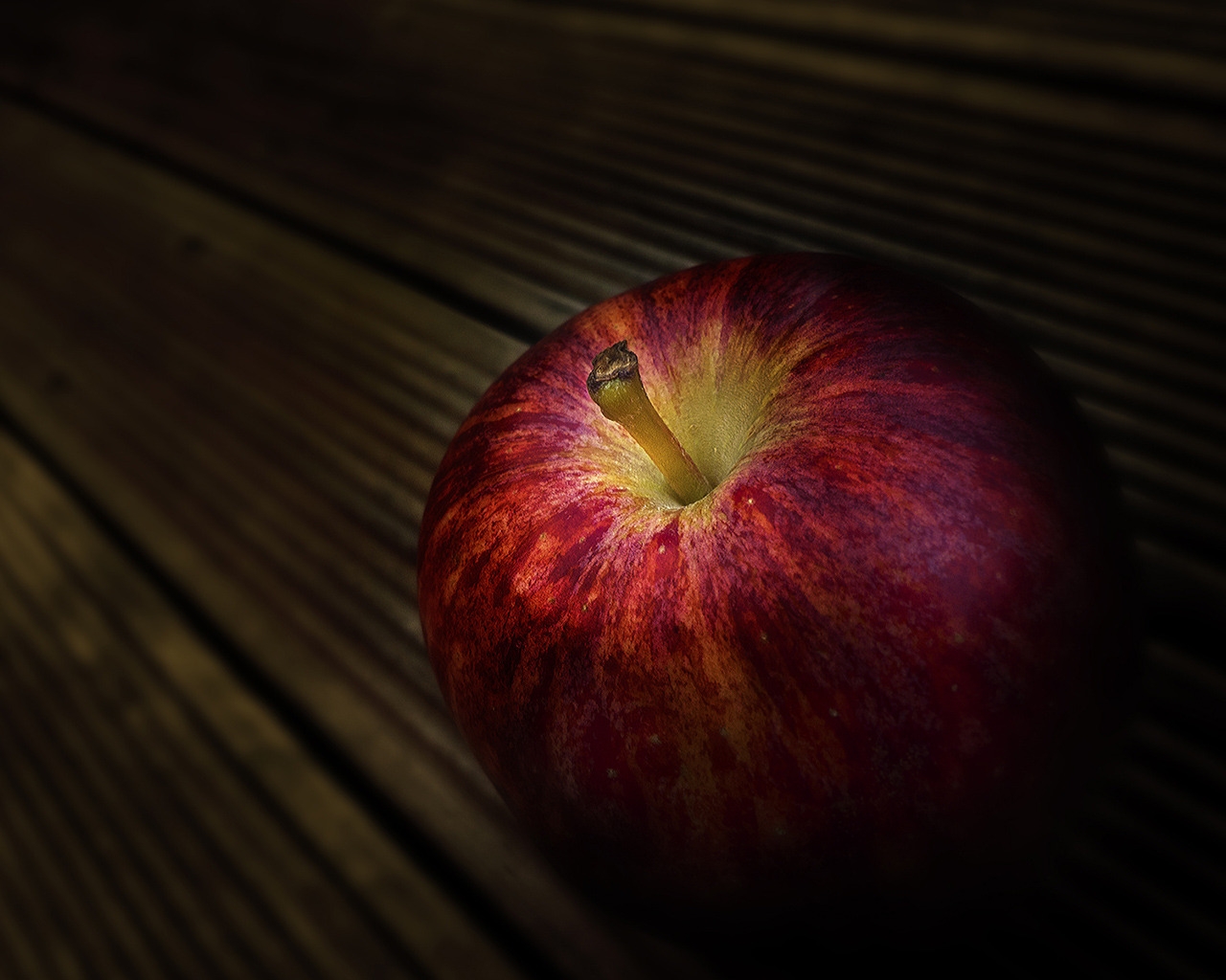 Red Apple for 1280 x 1024 resolution