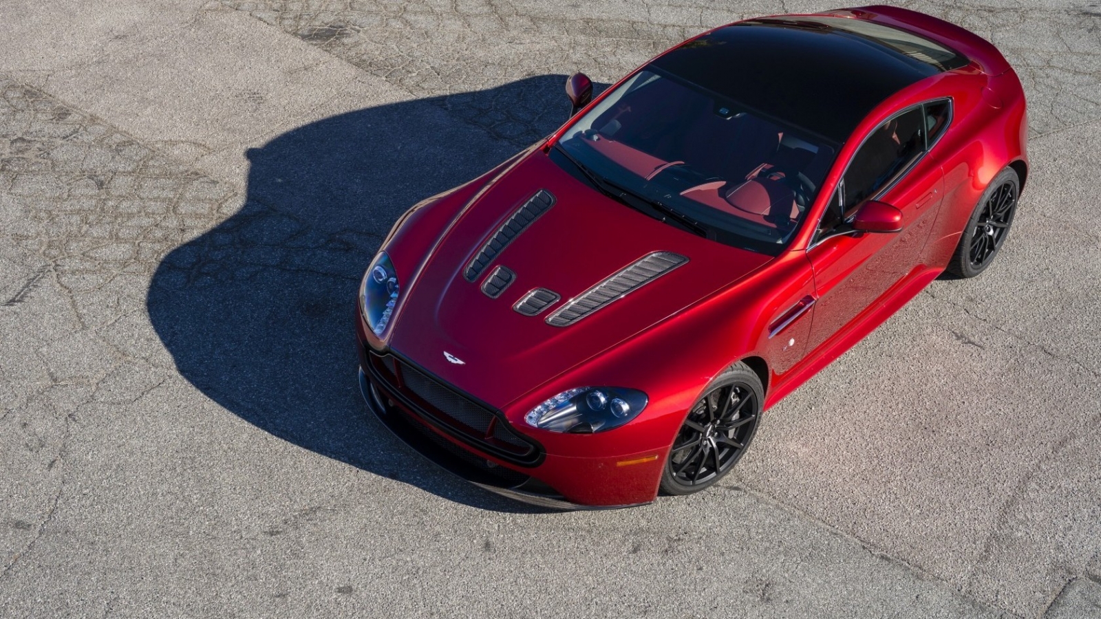 Red Aston Martin V12 Vantage for 1600 x 900 HDTV resolution
