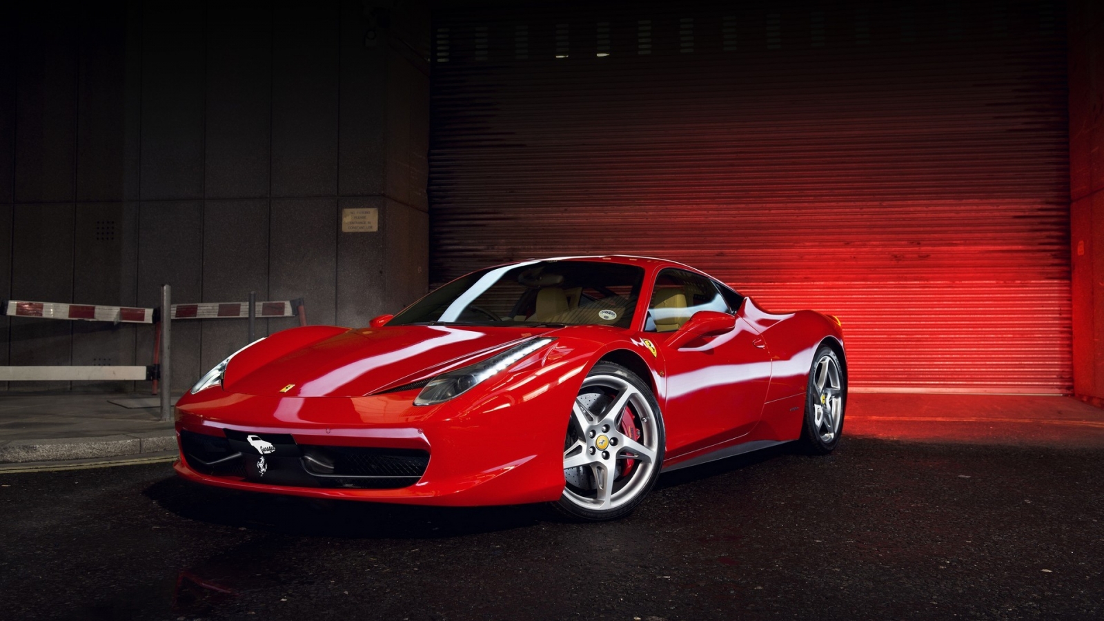 Red Ferrari 458 Italia for 1600 x 900 HDTV resolution