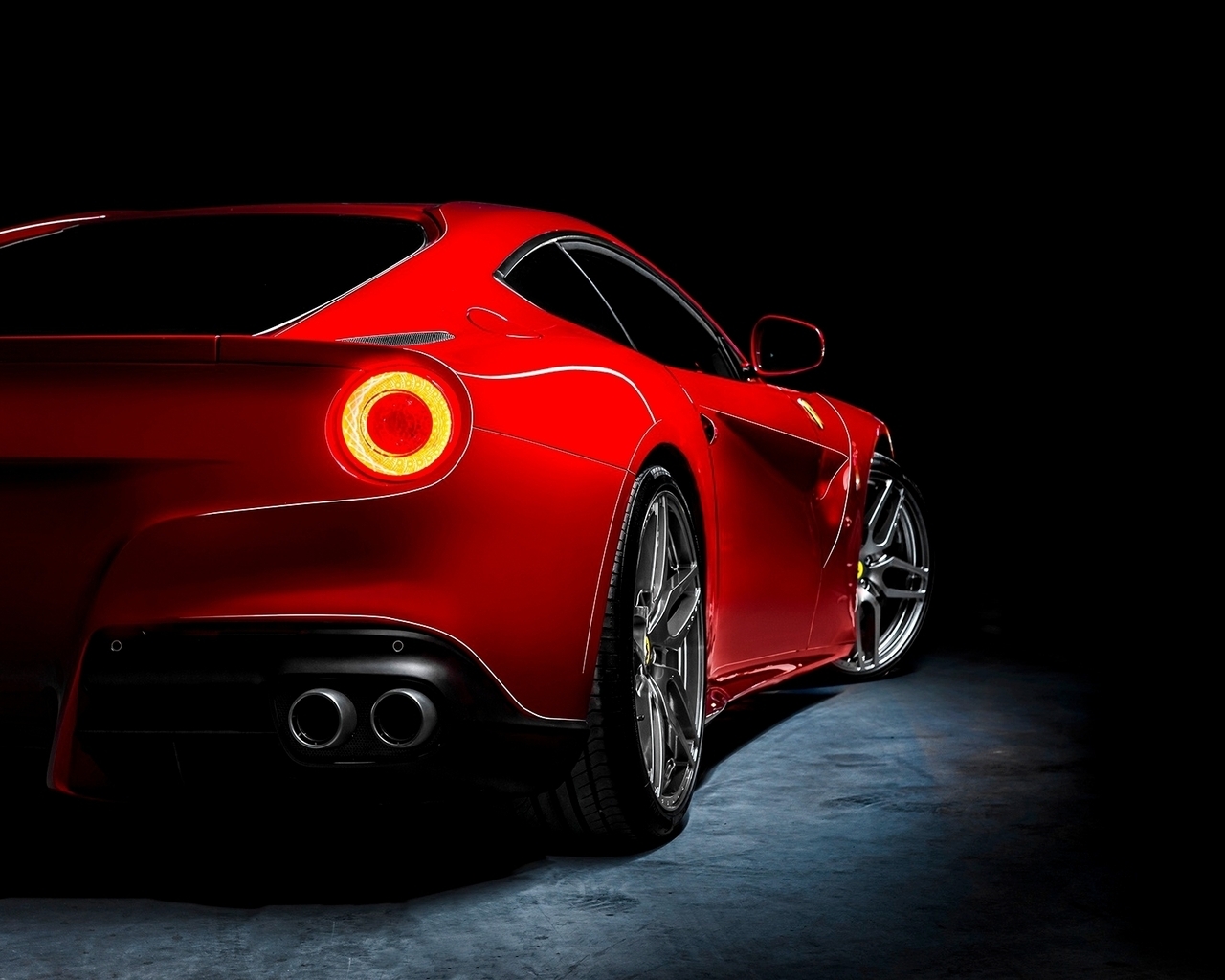 Red Ferrari F12 Berlinetta for 1280 x 1024 resolution