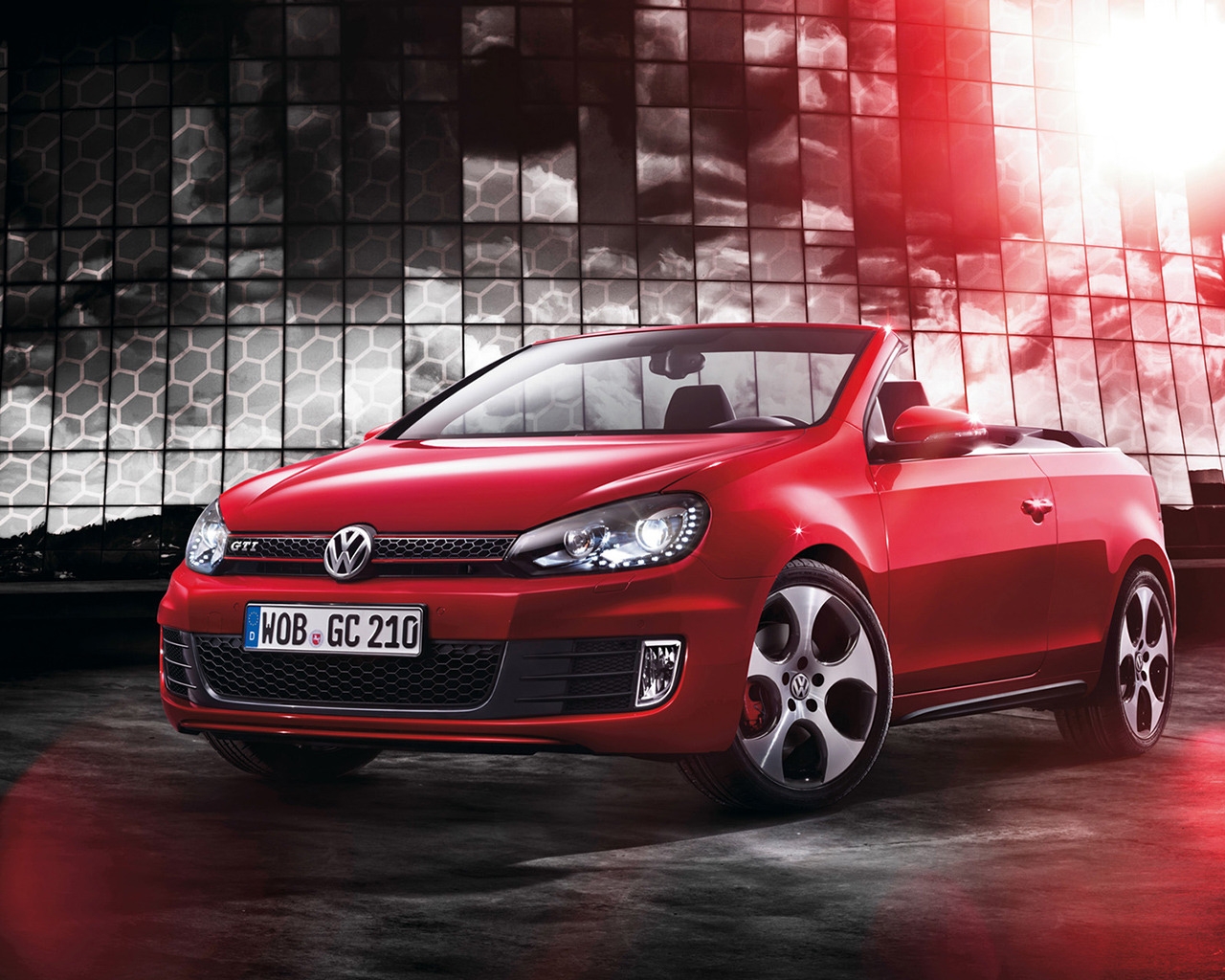 Red Golf GTI Cabriolet for 1280 x 1024 resolution
