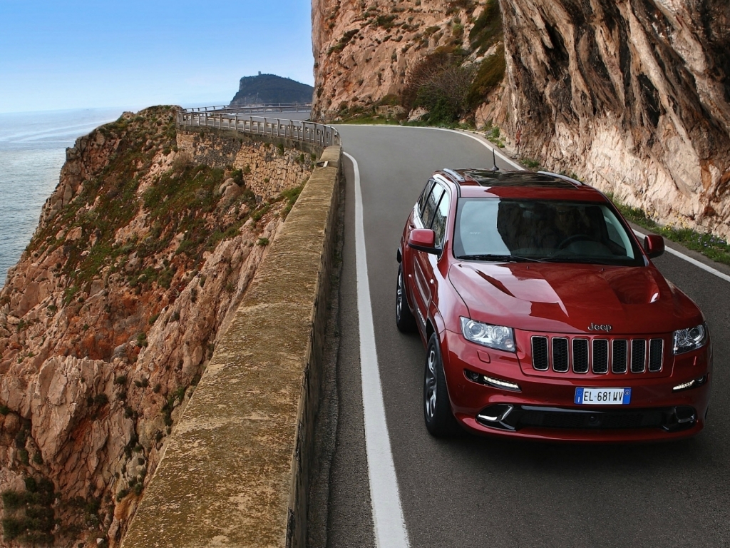 Red Jeep Grand Cherokee SRT8 for 1024 x 768 resolution