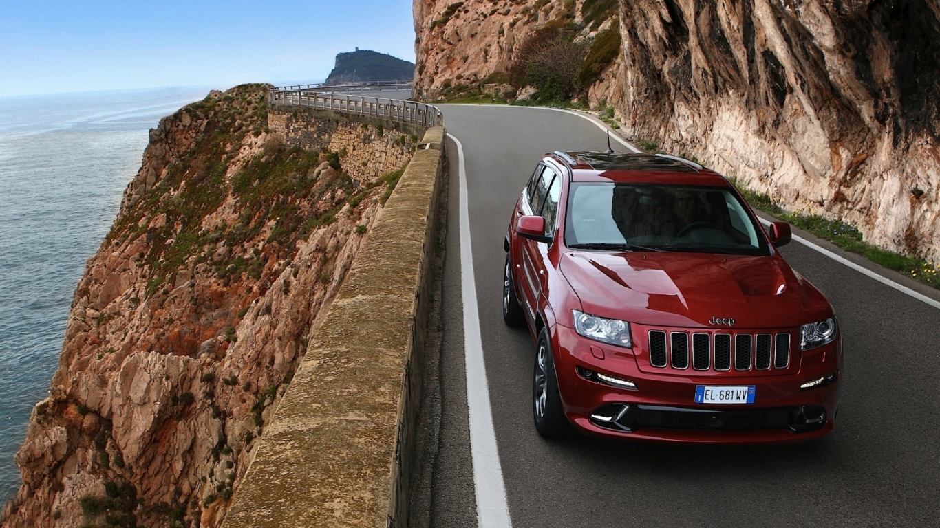 Red Jeep Grand Cherokee SRT8 for 1366 x 768 HDTV resolution