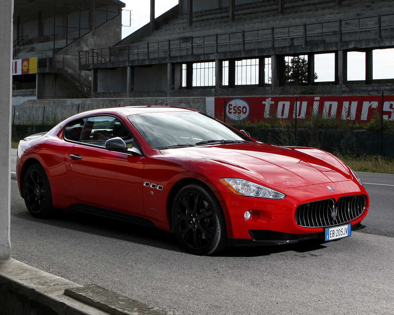 Red Maserati GranTurismo S  for 1280 x 1024 resolution