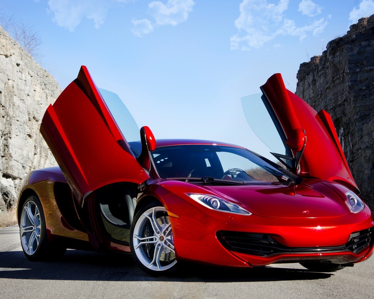 Red McLaren MP4 12C for 1280 x 1024 resolution