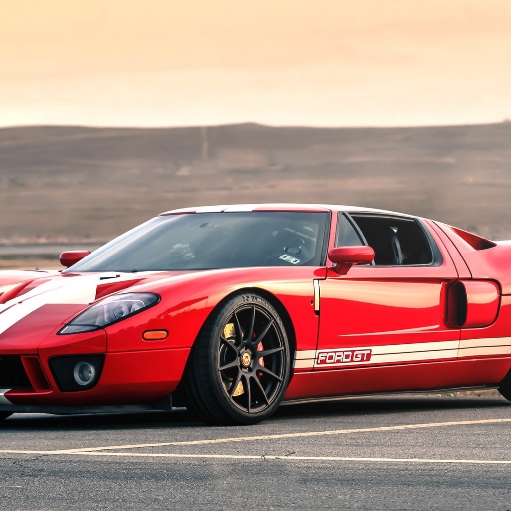Red Retro Ford GT for 1024 x 1024 iPad resolution
