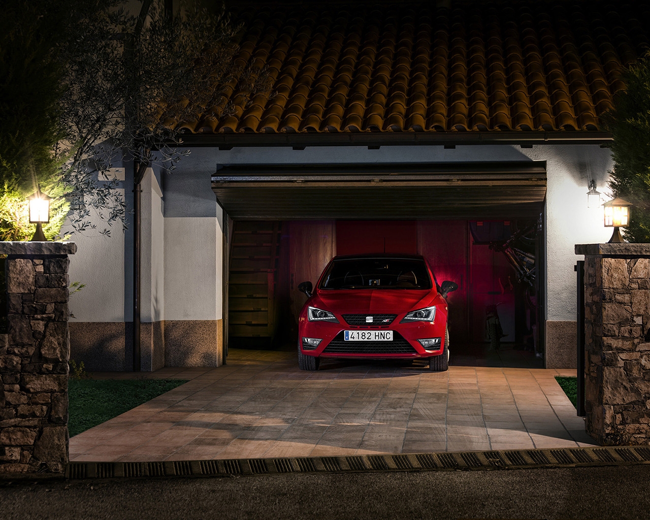 Red Seat Ibiza Cupra 2013 for 1280 x 1024 resolution