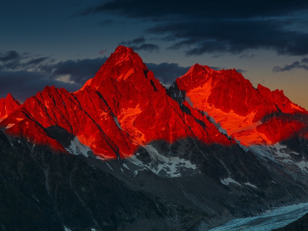 Red Sunset Over Mountains for 1024 x 768 resolution