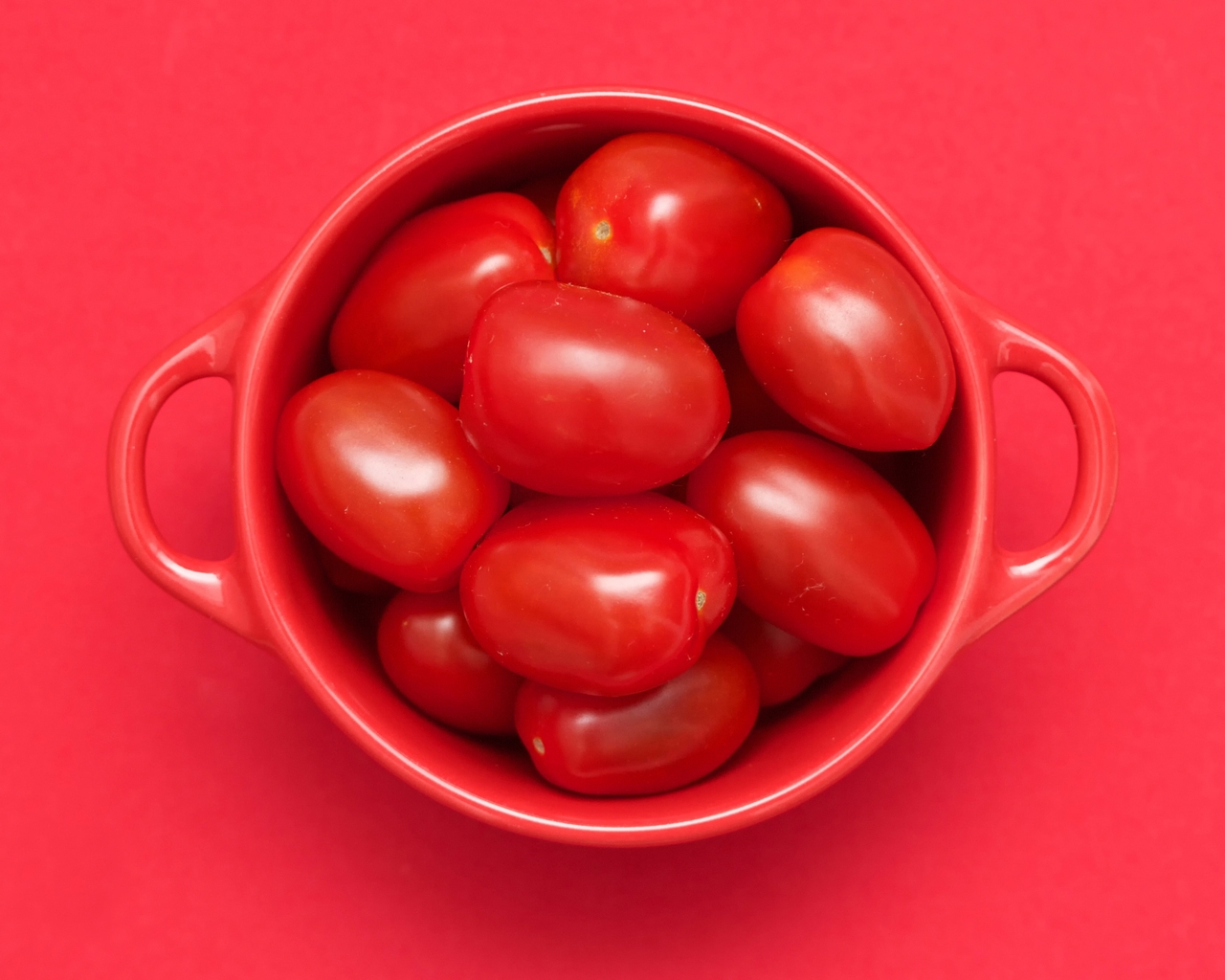 Red Tomatoes for 1280 x 1024 resolution
