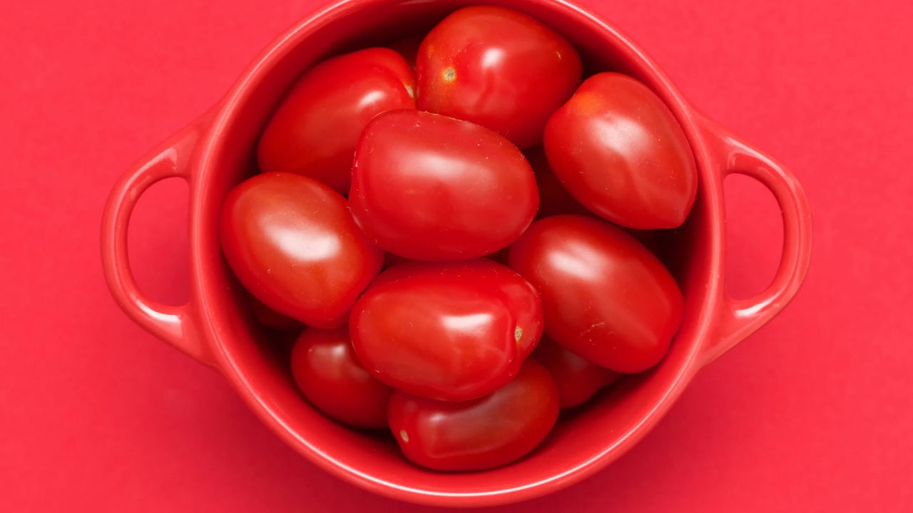 Red Tomatoes for 1280 x 720 HDTV 720p resolution