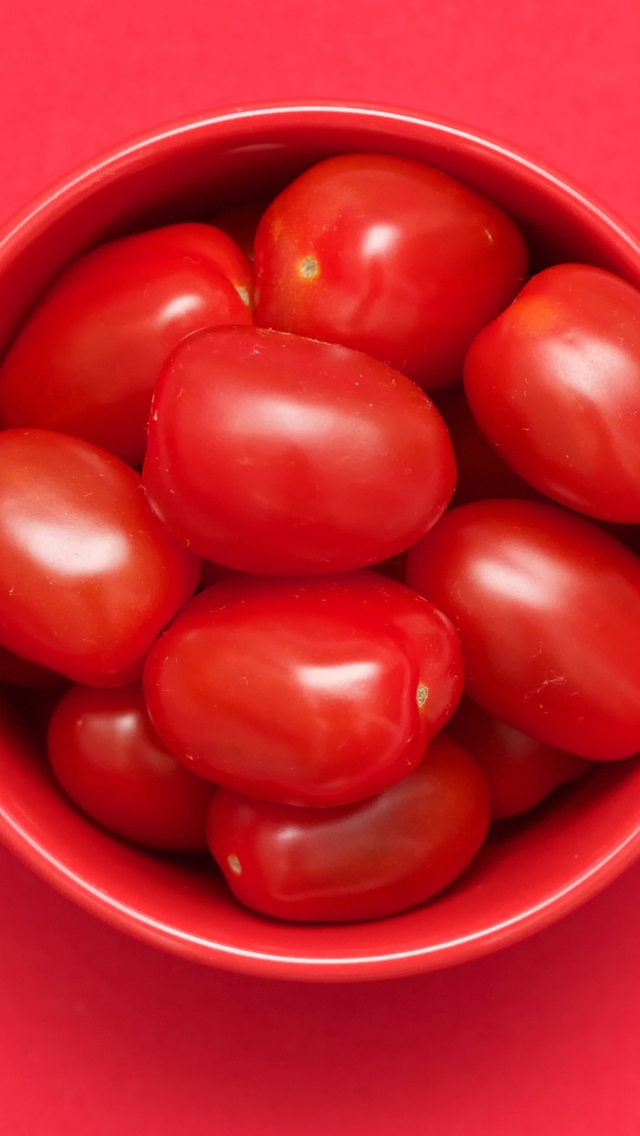 Red Tomatoes for 640 x 1136 iPhone 5 resolution