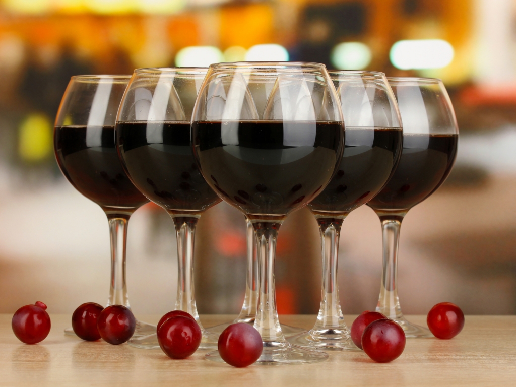 Red Wine Glasses  for 1024 x 768 resolution