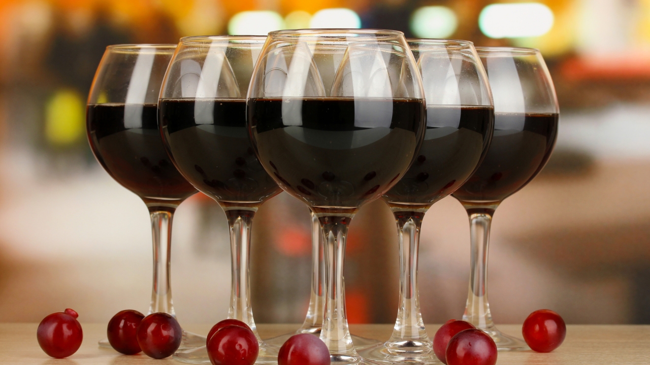 Red Wine Glasses  for 1280 x 720 HDTV 720p resolution