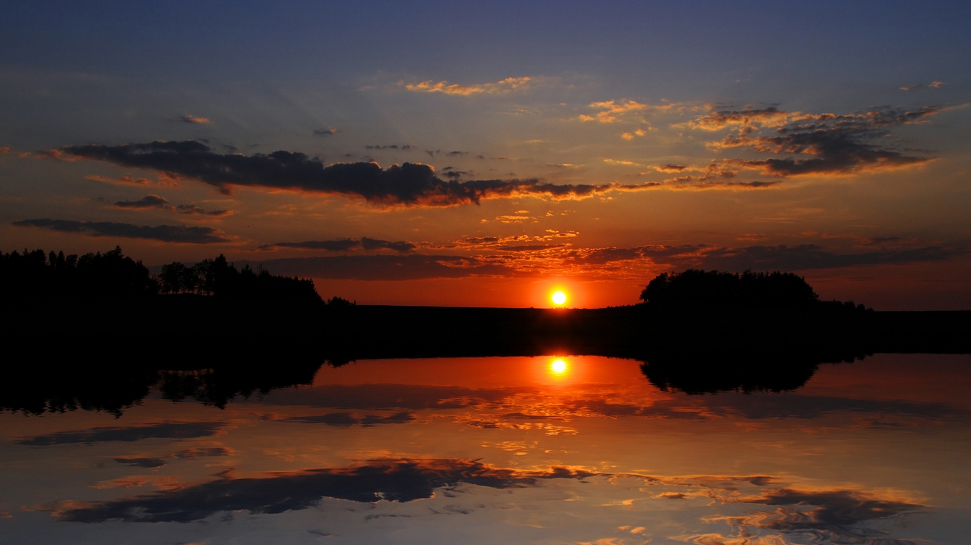 Reflection during Sunset for 1366 x 768 HDTV resolution
