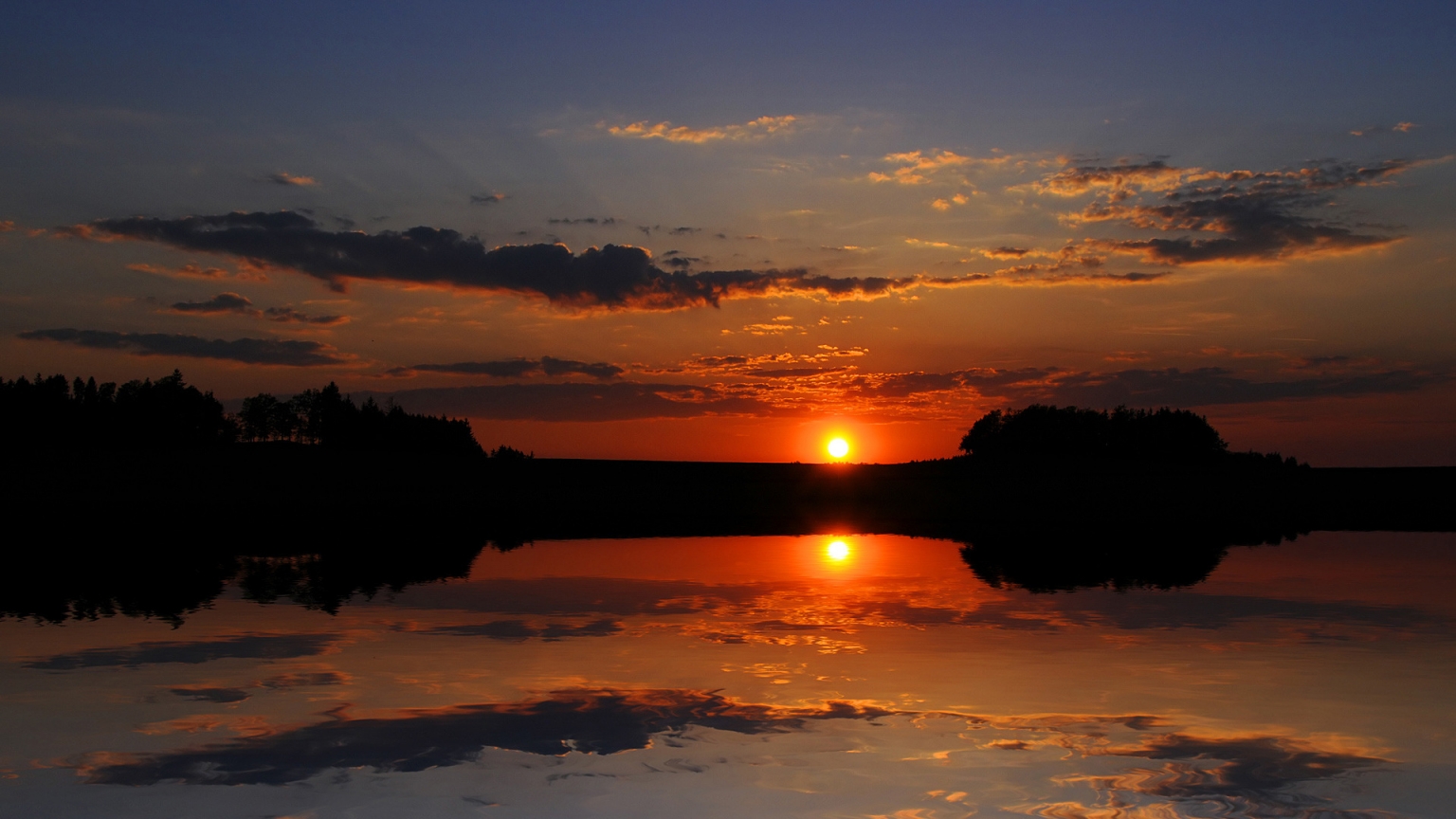 Reflection during Sunset for 1536 x 864 HDTV resolution