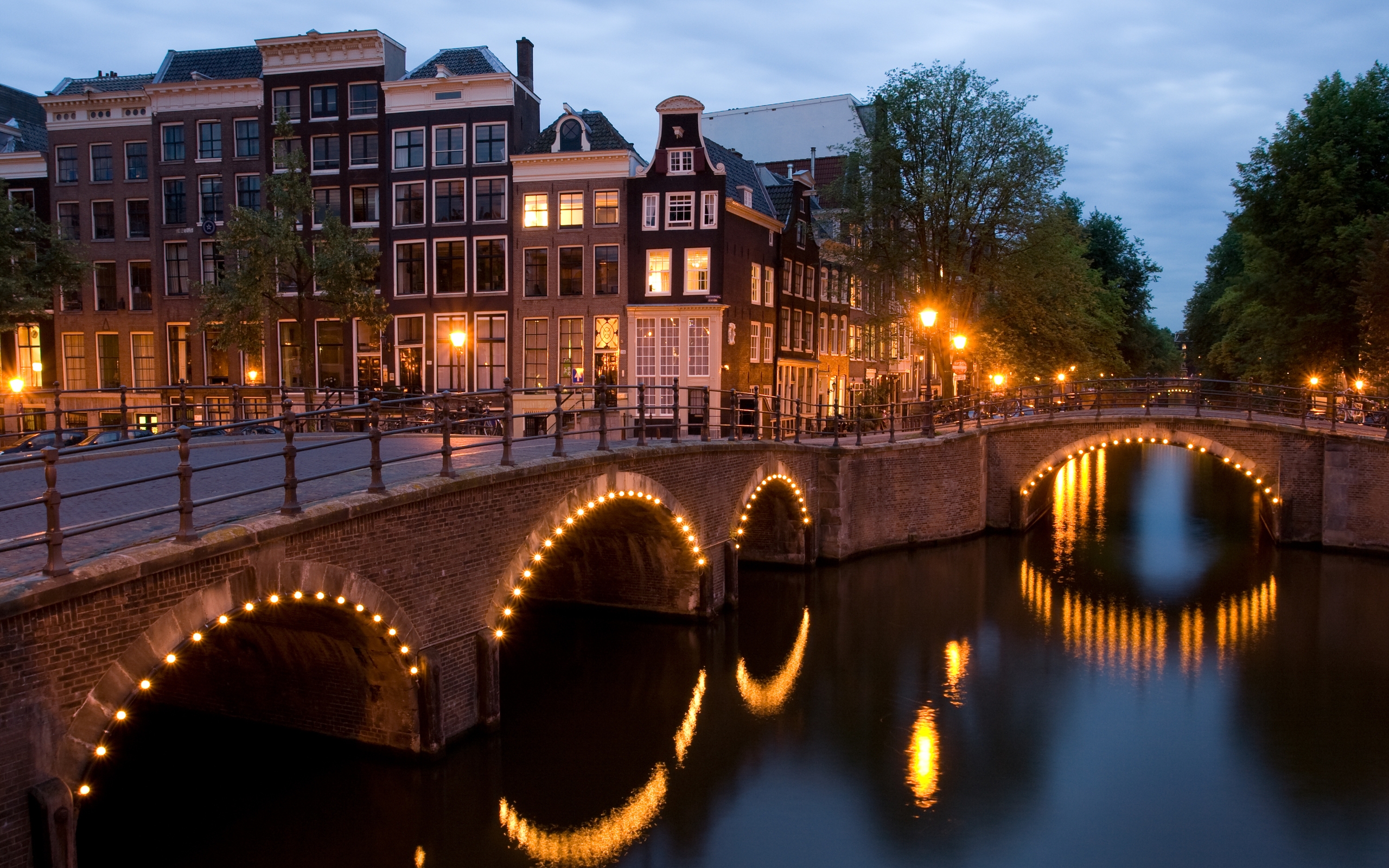 Reguliersgracht Corner Amsterdam for 2560 x 1600 widescreen resolution
