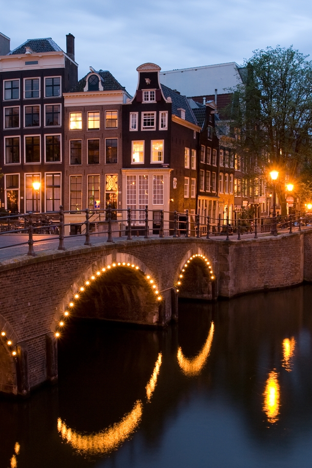 Reguliersgracht Corner Amsterdam for 640 x 960 iPhone 4 resolution