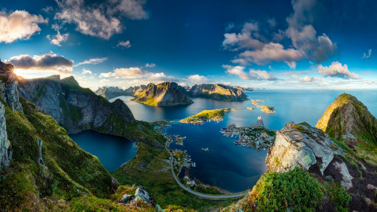 Reinebringen Norway for 1600 x 900 HDTV resolution