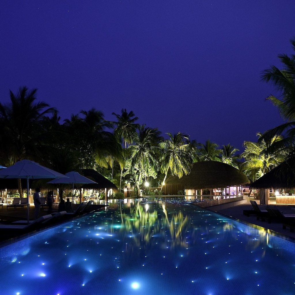 Resort Night View for 1024 x 1024 iPad resolution