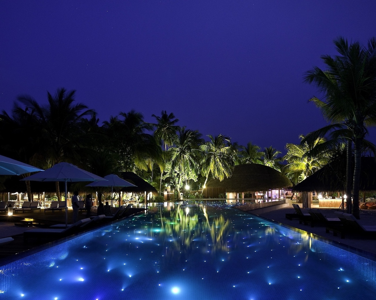 Resort Night View for 1280 x 1024 resolution