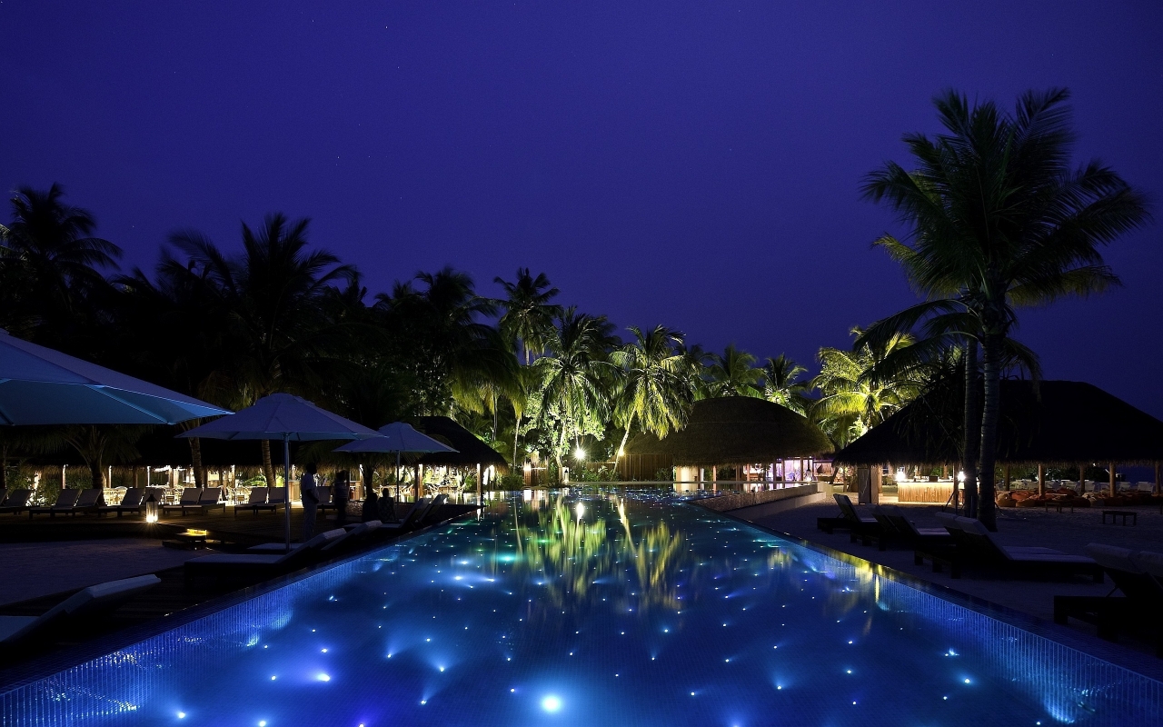Resort Night View for 1280 x 800 widescreen resolution