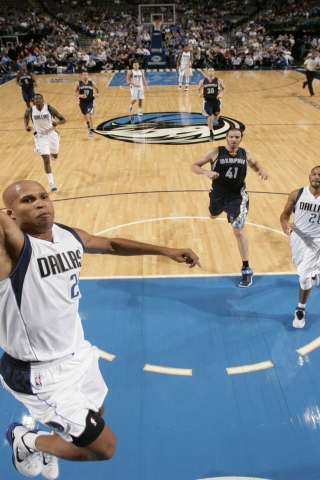 Richard Jefferson Playing for 320 x 480 iPhone resolution