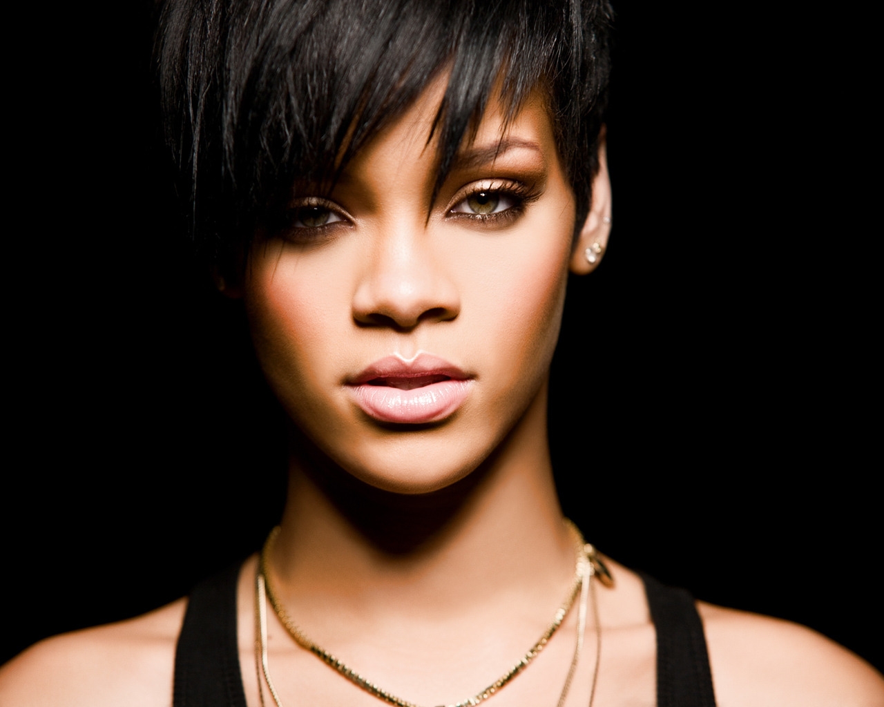 Rihanna for 1280 x 1024 resolution