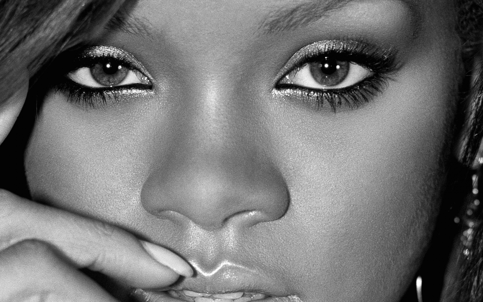 Rihanna Close Up for 1680 x 1050 widescreen resolution