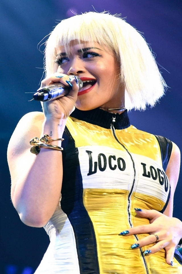 Rita Ora Performing for 640 x 960 iPhone 4 resolution