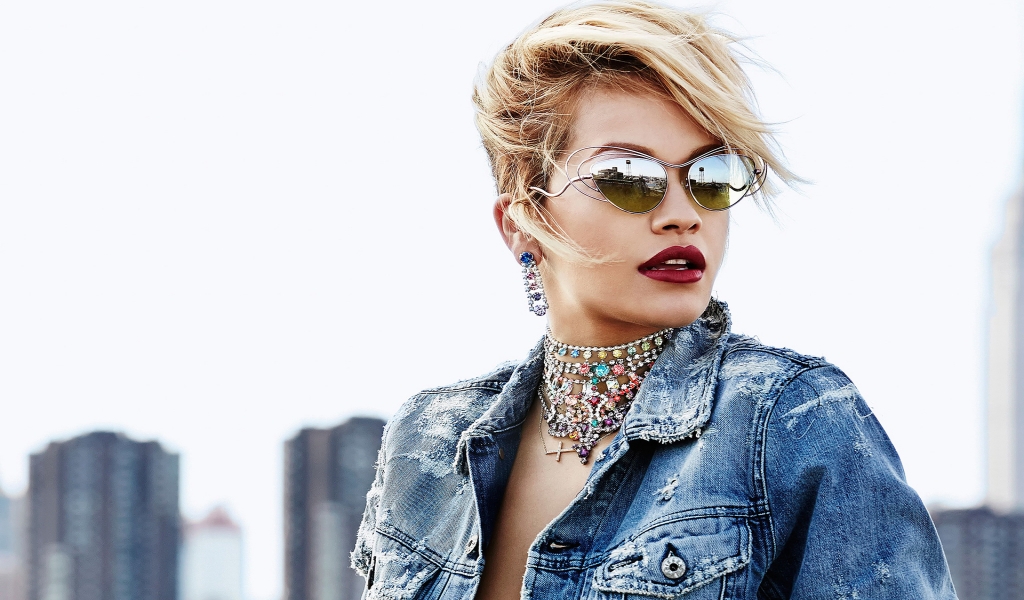 Rita Ora with Sunglasses for 1024 x 600 widescreen resolution