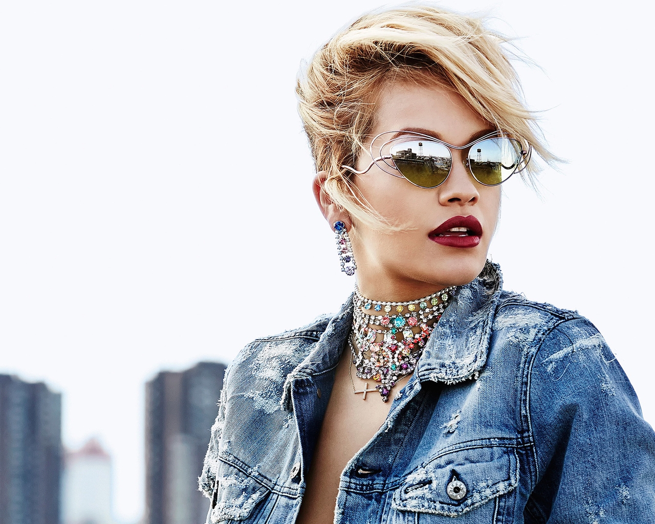 Rita Ora with Sunglasses for 1280 x 1024 resolution
