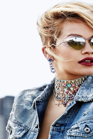 Rita Ora with Sunglasses for 320 x 480 iPhone resolution