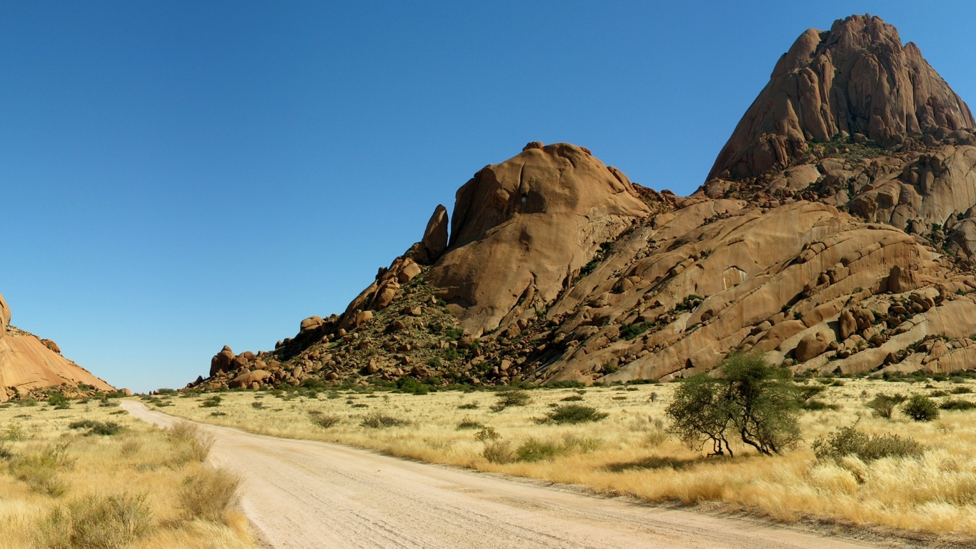 Road in Desert for 1366 x 768 HDTV resolution