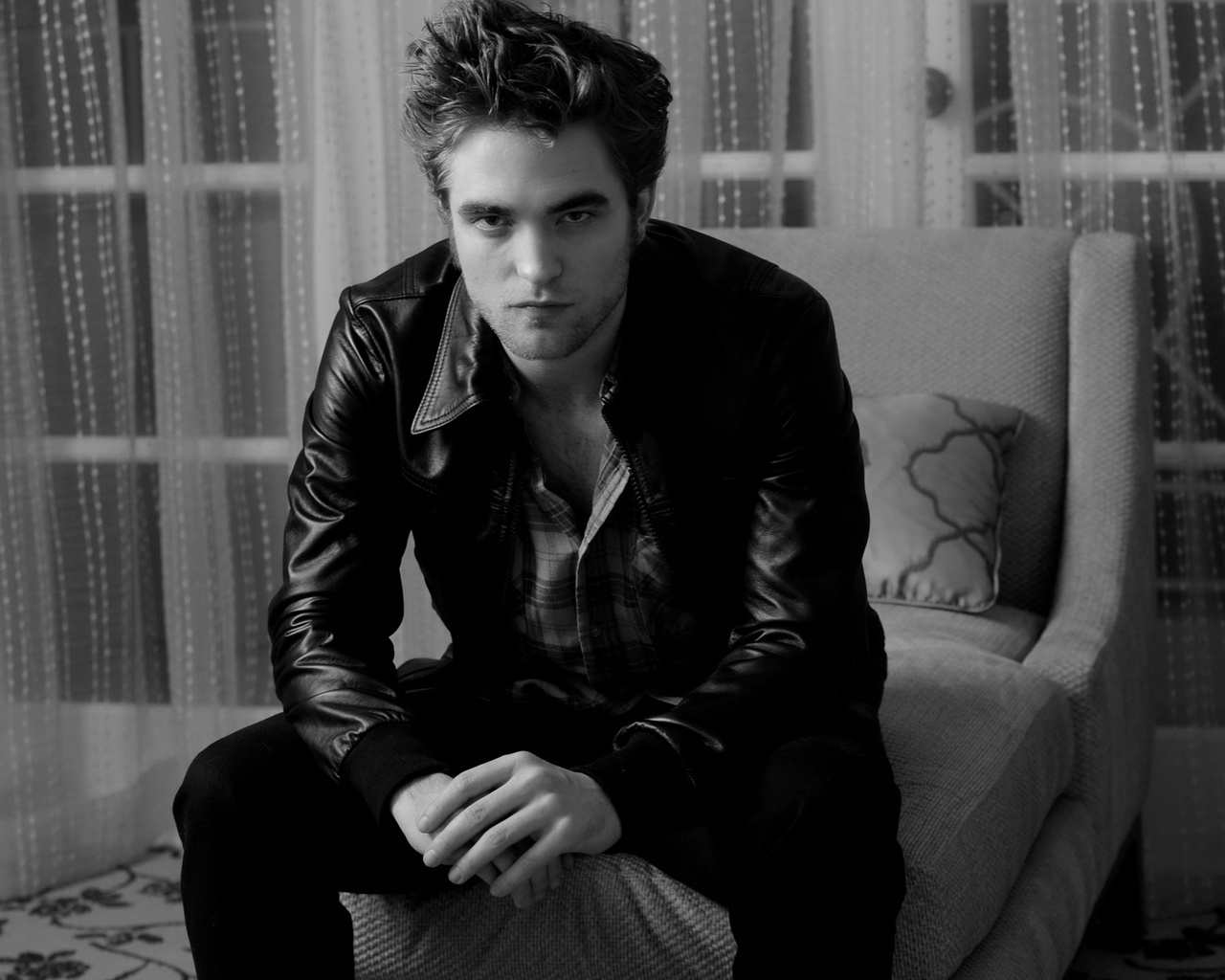 Robert Pattinson Black and White for 1280 x 1024 resolution