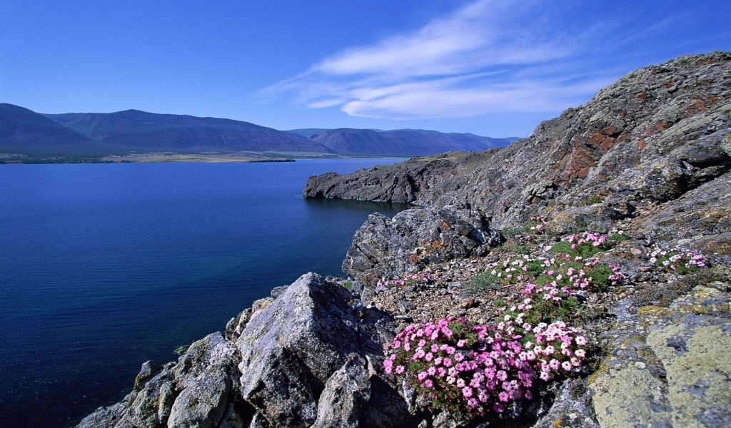 Rocky Shoreline Barakchin Island Lake Baikal for 1024 x 600 widescreen resolution