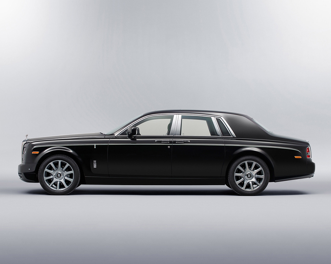 Rolls Royce Art Deco Phantom for 1280 x 1024 resolution