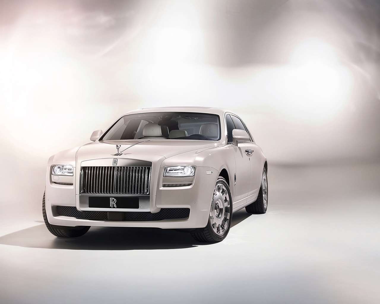 Rolls Royce Ghost Six Senses Concept for 1280 x 1024 resolution