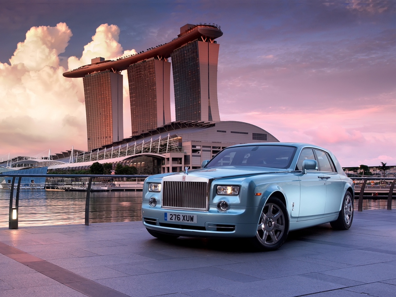 Rolls Royce Phantom 102EX for 1280 x 960 resolution