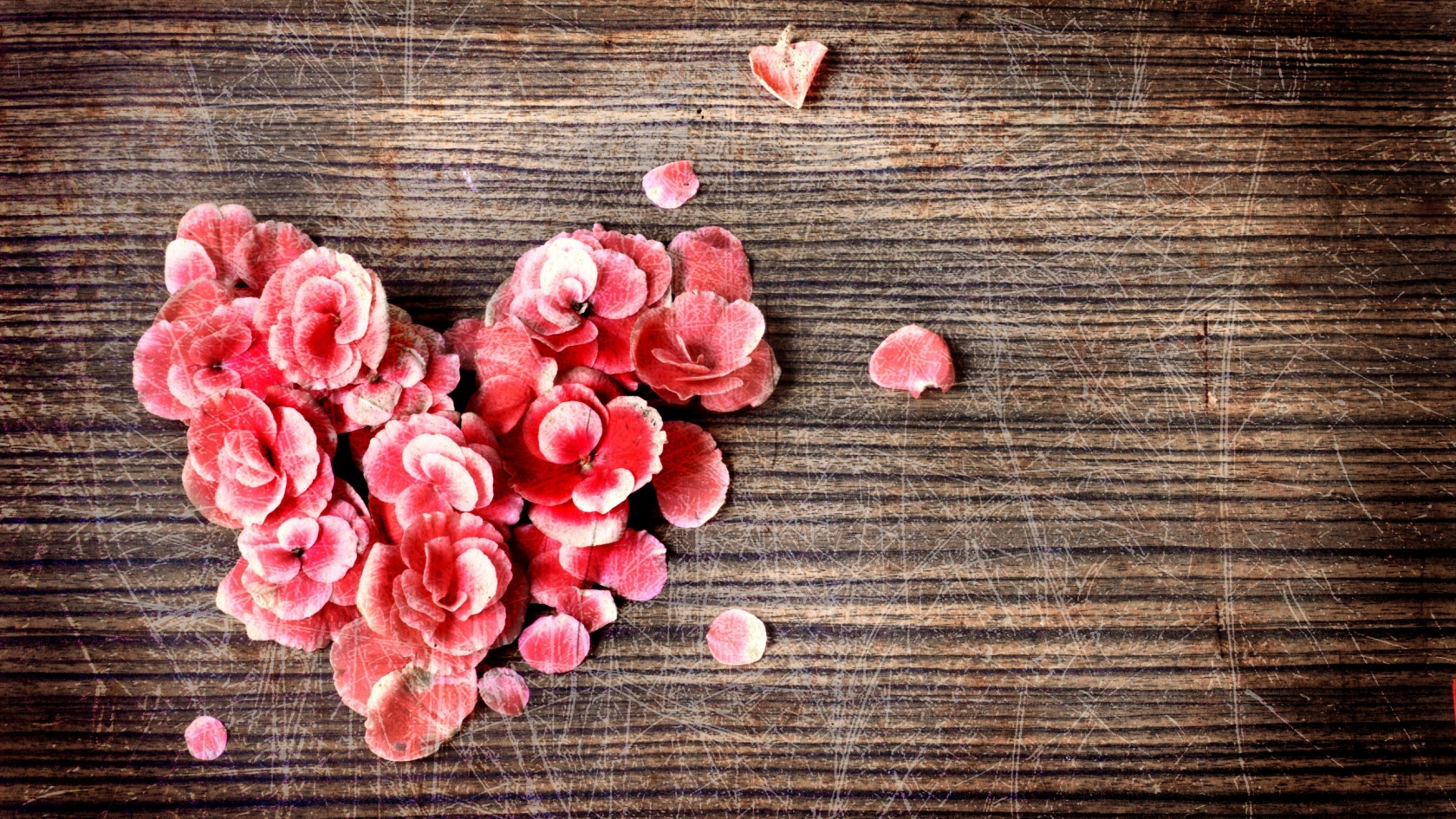 Rose Petals Heart for 1680 x 945 HDTV resolution